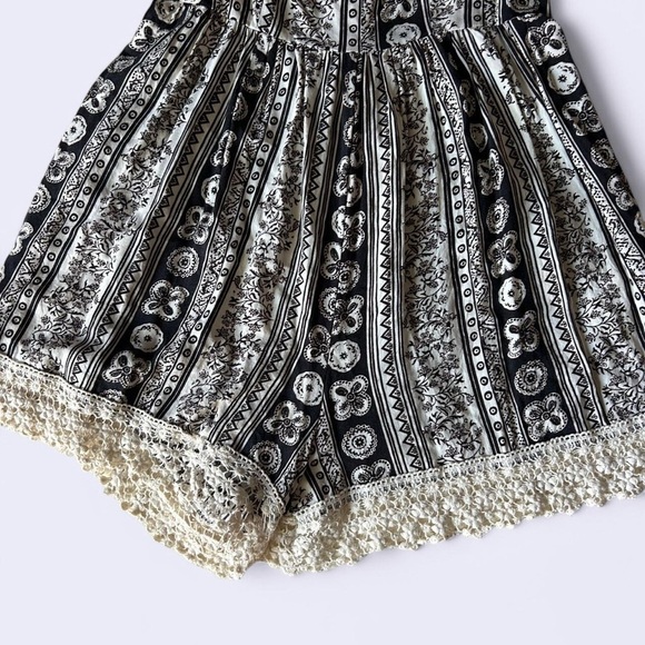 Abercrombie & Fitch Black and White Romper with Lace Trim size S - Picture 5 of 6